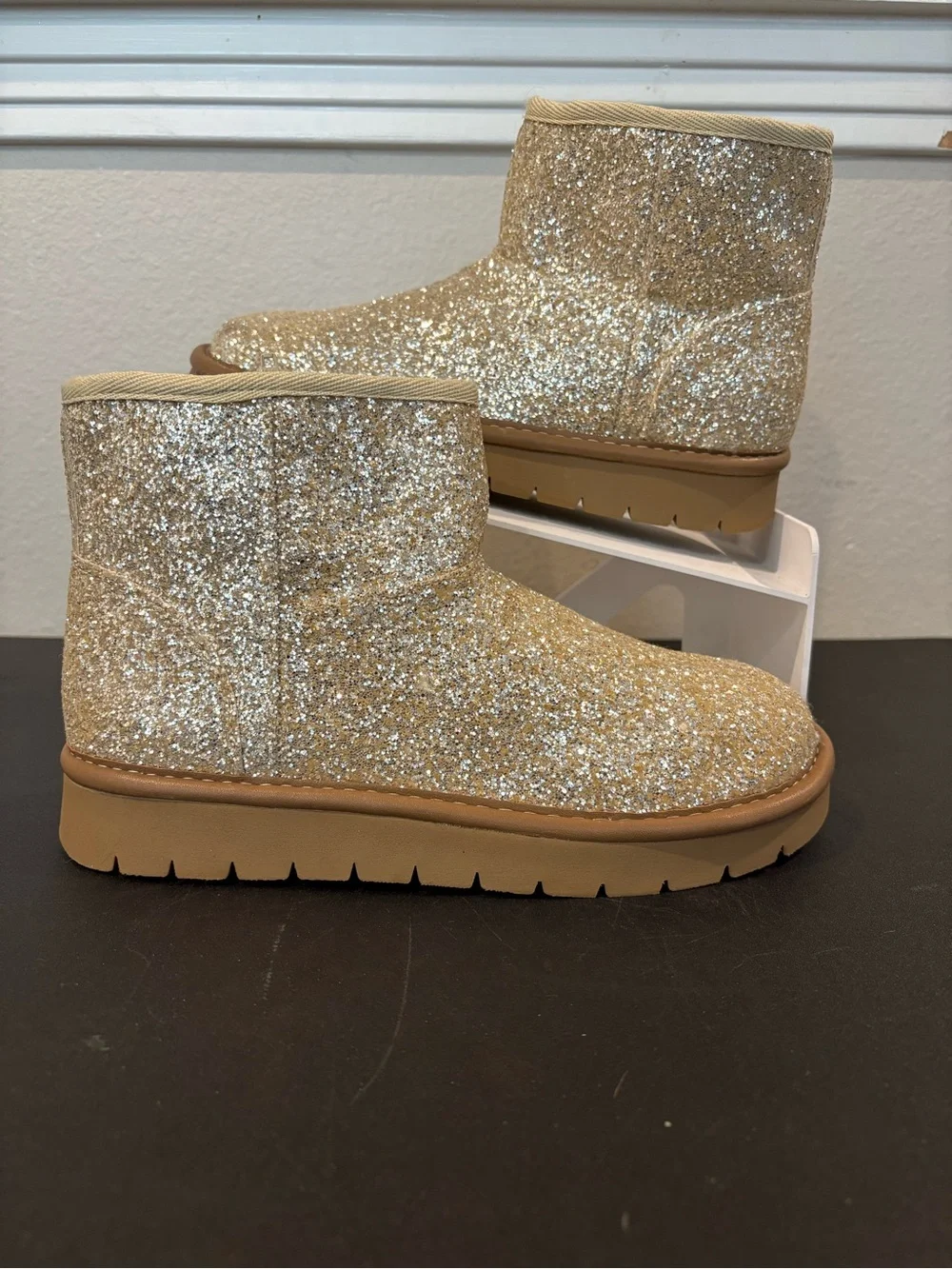 Cat & Jack Girls Honor Faux Suede Style Fur Lined Gold Glitter Boots Youth Sz 5Y
